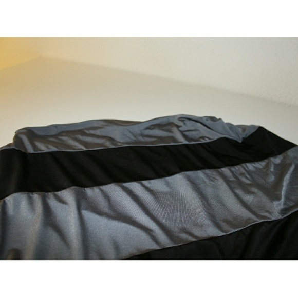 Unique off the shoulder top! - Picture 5 of 6